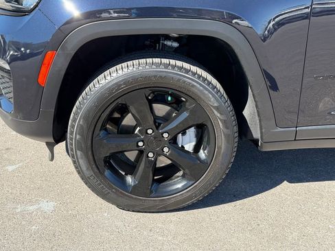 Certified 2024 Jeep Grand Cherokee Limited w/ Black Appearance Package image 27