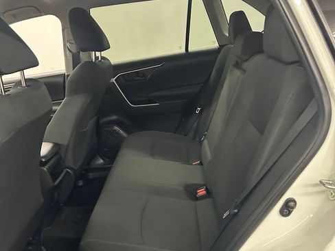 Used 2021 Toyota RAV4 LE AWD/4WD image 22