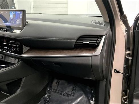 Used 2024 Nissan Rogue Platinum AWD/4WD image 19