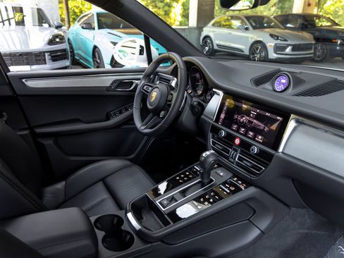 Certified 2026 Porsche Macan AWD/4WD image 55
