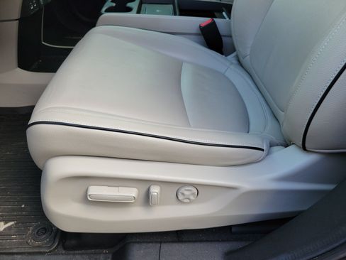 Used 2025 Honda Odyssey Touring image 5