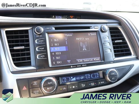 Used 2019 Toyota Highlander Plus AWD/4WD image 32