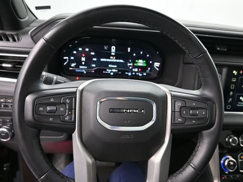 Used 2024 GMC Yukon XL Denali image 25
