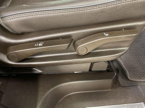 Used 2021 GMC Yukon Denali w/ Denali Premium Package image 30