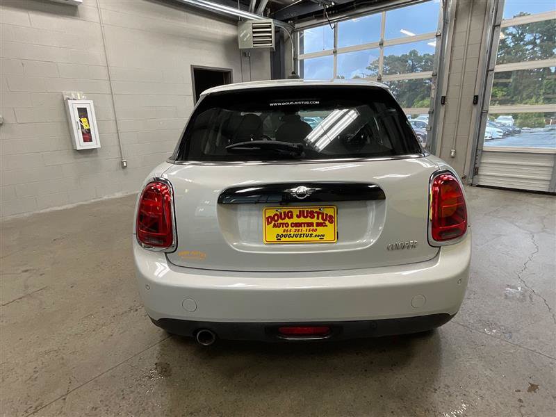 Used 2021 MINI Cooper 4-Door Hardtop w/ Premium Package FWD image 4