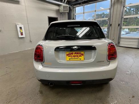 Used 2021 MINI Cooper 4-Door Hardtop w/ Premium Package FWD image 4