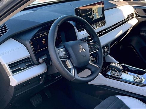 New 2026 Mitsubishi Outlander SE image 7