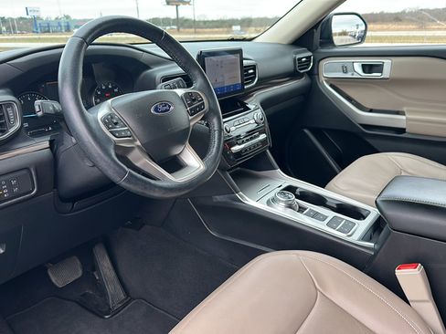 Used 2022 Ford Explorer Limited w/ Equipment Group 301A image 12
