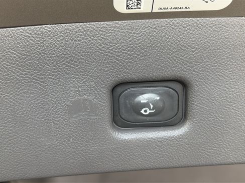 Used 2019 Lincoln Nautilus Reserve w/ Cargo Utility Package AWD/4WD image 16