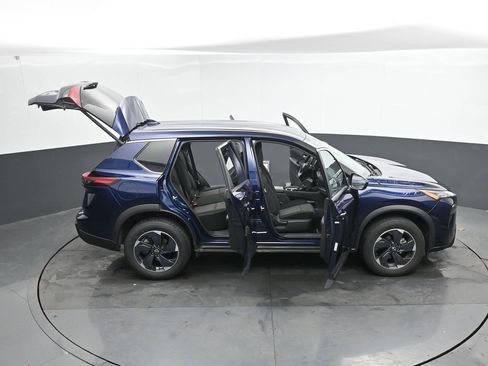Used 2025 Nissan Rogue SV image 50
