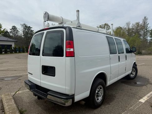 Used 2018 Chevrolet Express 2500 w/ Driver Convenience Package RWD image 5