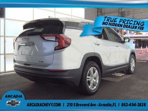 Used 2022 GMC Terrain SLE FWD image 2