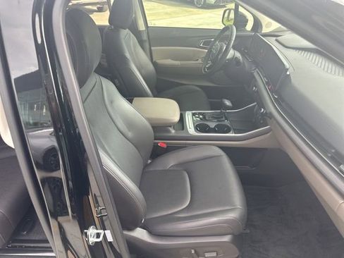 Used 2026 Kia Carnival EX FWD image 30