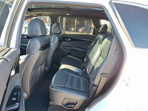 Used 2018 Kia Sorento SX image 12