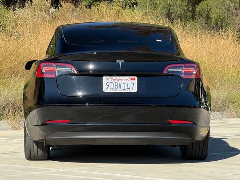 Used 2022 Tesla Model 3 image 10