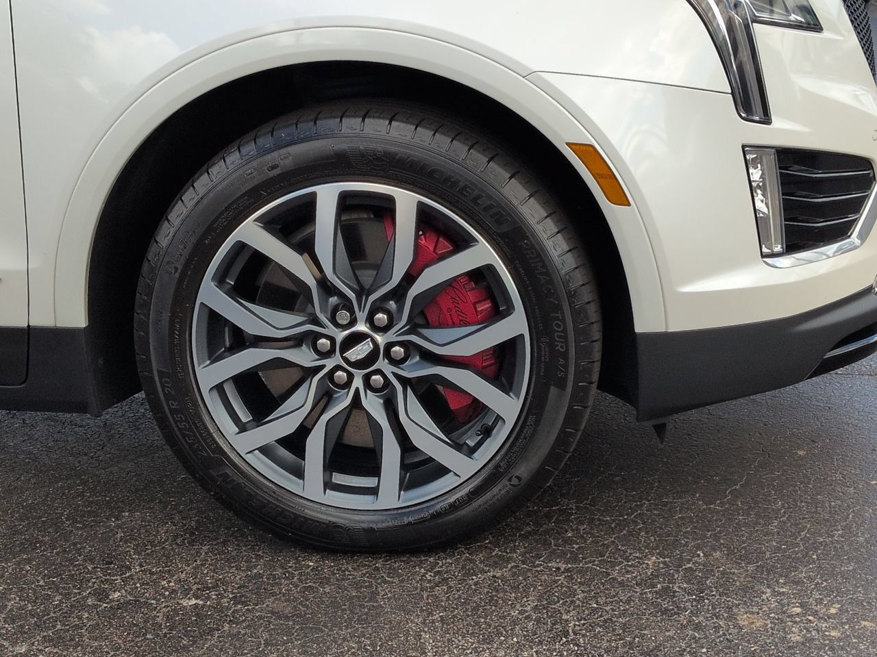 Used 2022 Cadillac XT5 Sportv w/ LPO, Floor Liner Package AWD/4WD image 11