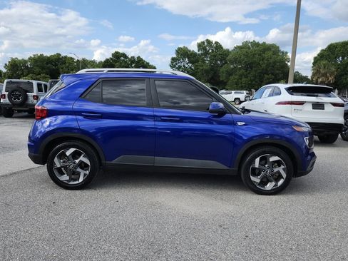 Used 2023 Hyundai Venue SEL FWD image 3