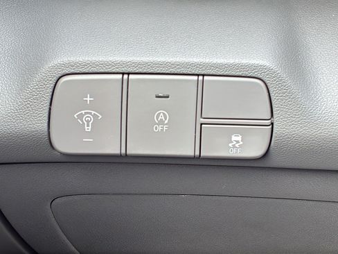 Certified 2025 Hyundai Elantra SE FWD image 28
