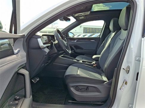 New 2026 Volkswagen Tiguan SE R-Line image 6