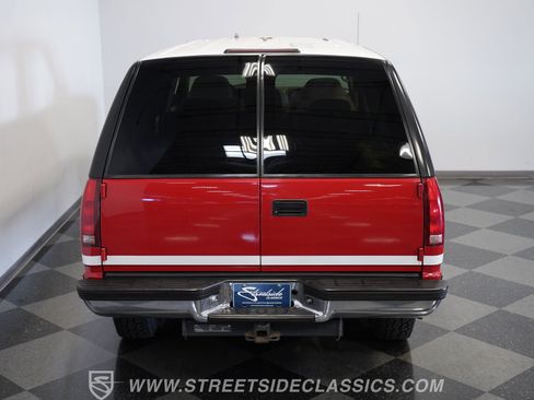 Used 1999 Chevrolet Suburban 2500 w/ Preferred Equipment Group 2 image 28