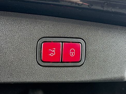 Used 2014 Mercedes-Benz E 350 Sedan image 30