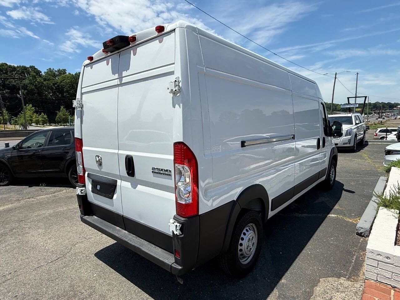 Used 2025 RAM ProMaster 2500 w/ Convenience Group FWD image 4