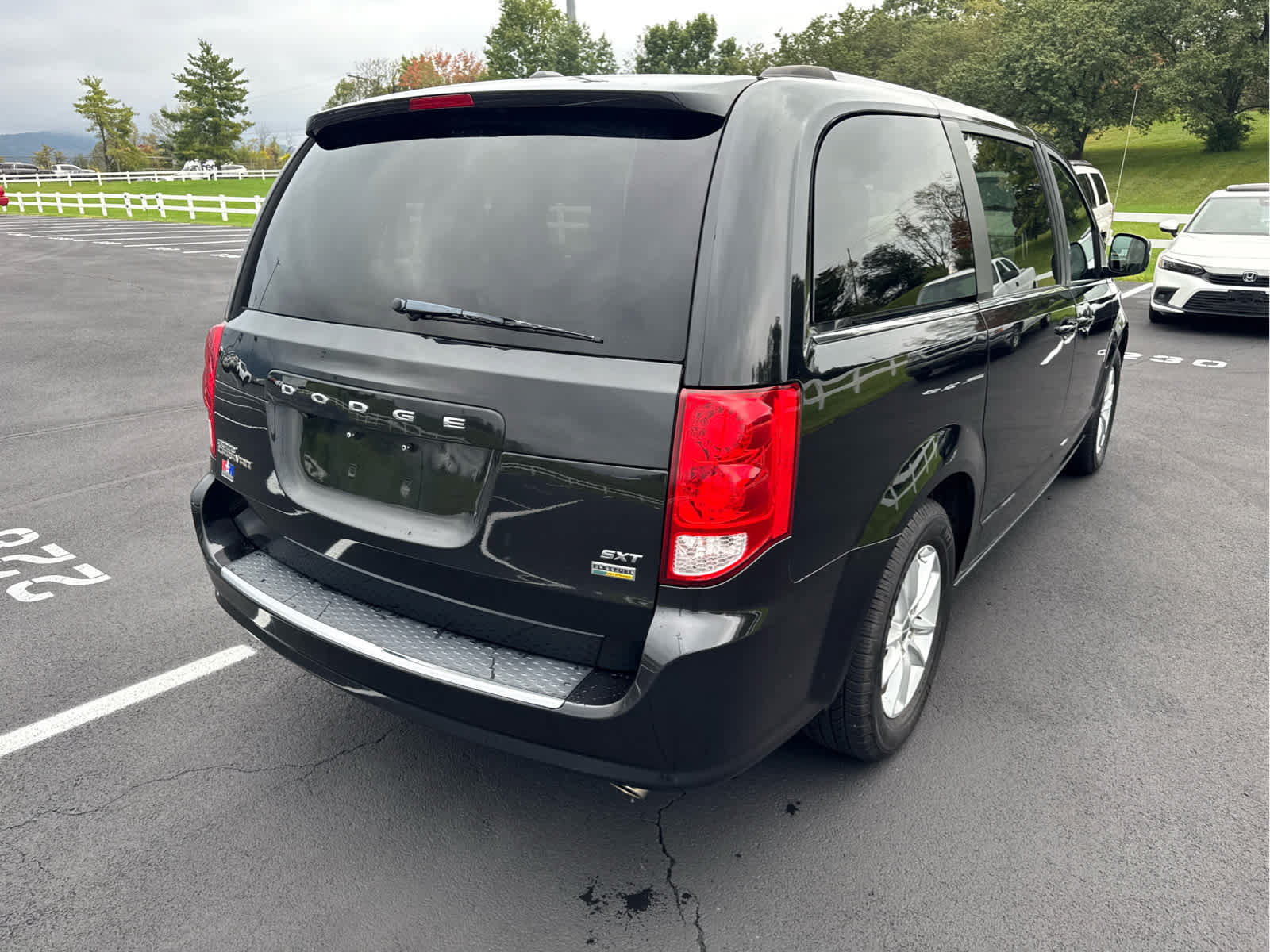Used 2019 Dodge Grand Caravan SXT FWD image 6