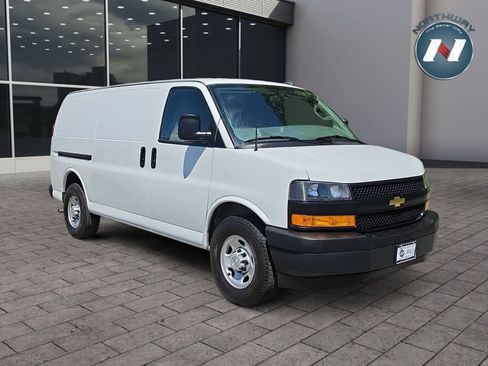 Used 2020 Chevrolet Express 2500 RWD image 7