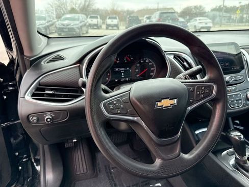 Used 2020 Chevrolet Malibu LT image 11