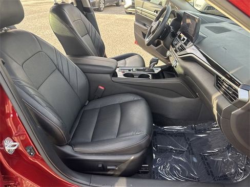 Used 2024 Nissan Altima 2.5 SR w/ SR Premium Package image 10
