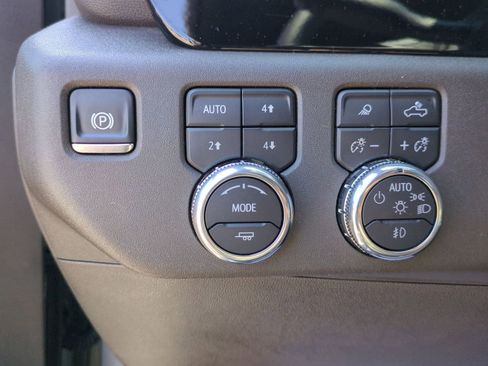 Certified 2025 GMC Sierra 2500 SLT w/ SLT Premium Package AWD/4WD image 15
