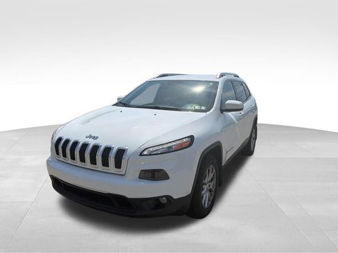 Used 2016 Jeep Cherokee Latitude image 2