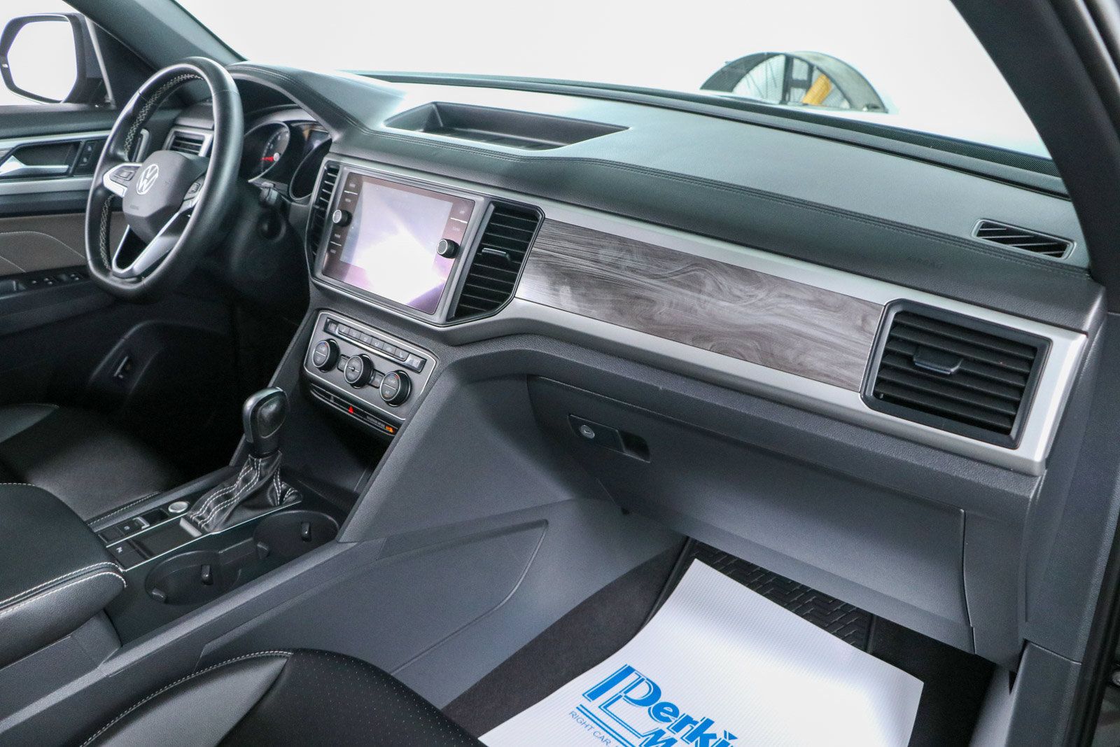 Used 2021 Volkswagen Atlas Cross Sport SE w/ Panoramic Sunroof Package FWD image 27