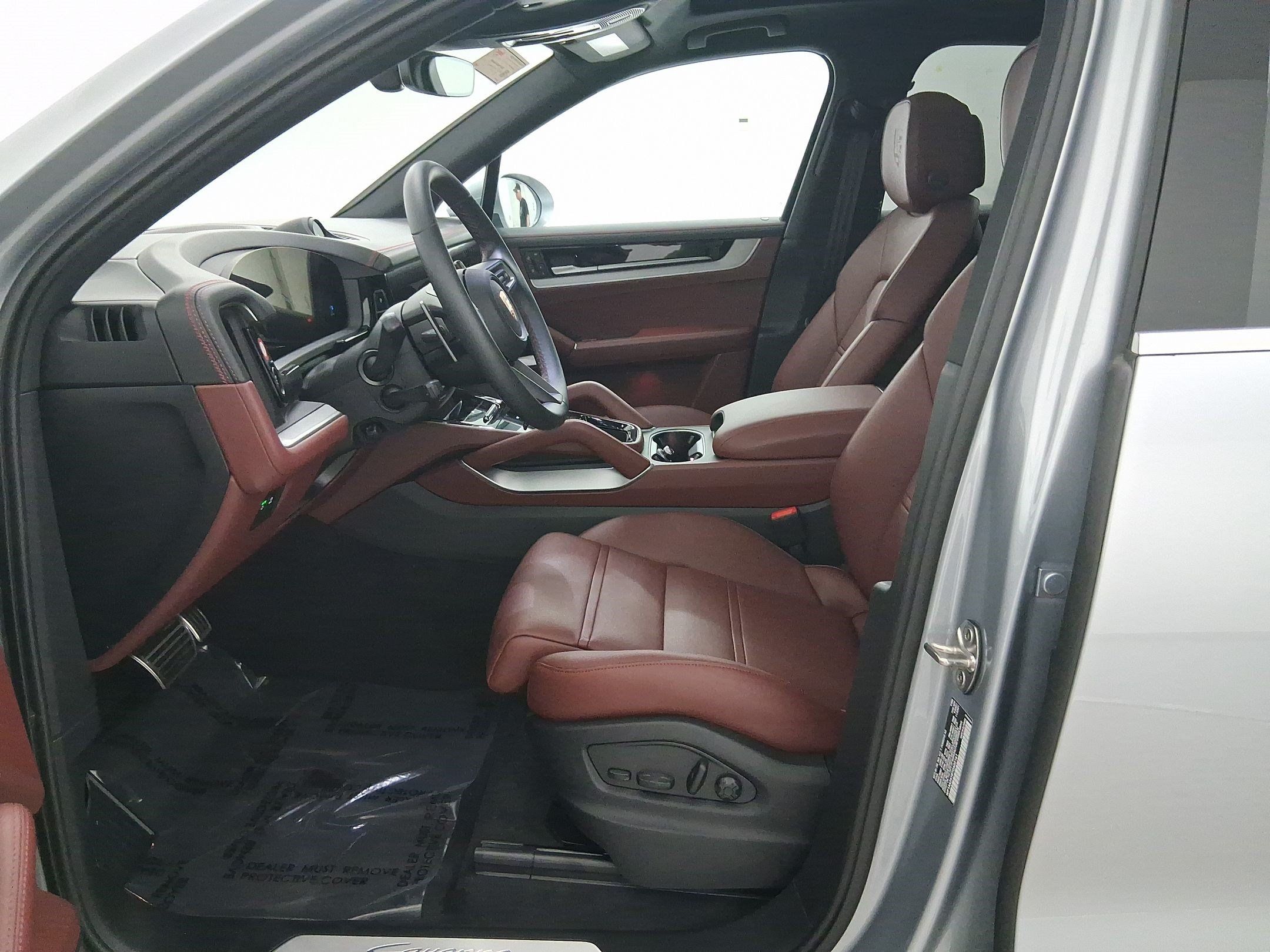Used 2026 Porsche Cayenne AWD/4WD image 5