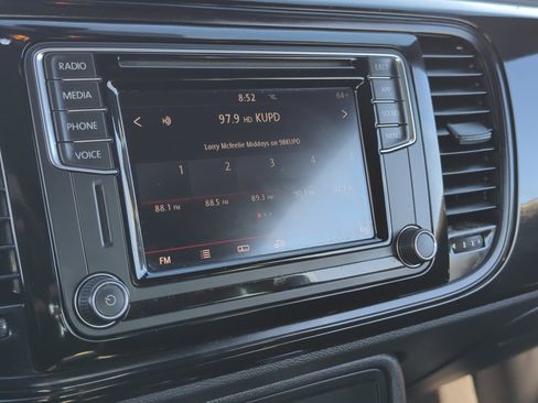 Used 2018 Volkswagen Beetle 2.0T S image 26