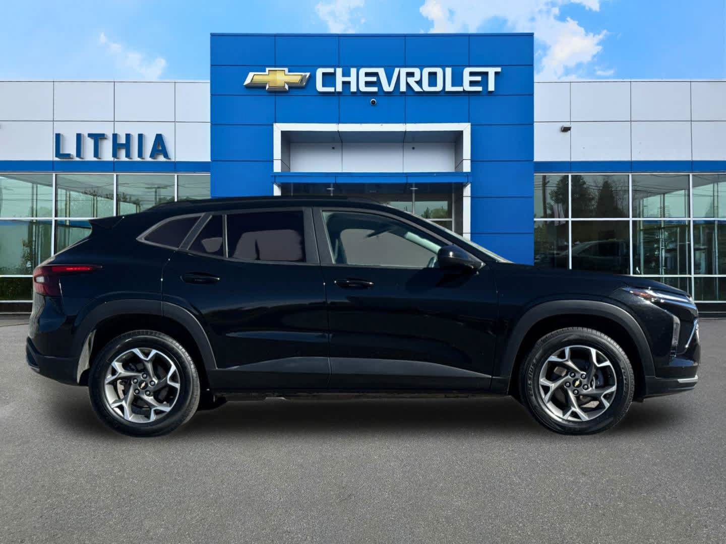 Used 2024 Chevrolet Trax LT w/ LT Convenience Package FWD image 8