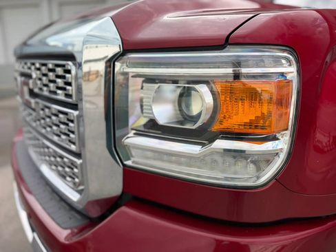 Used 2019 GMC Sierra 2500 Denali w/ Duramax Plus Package AWD/4WD image 22