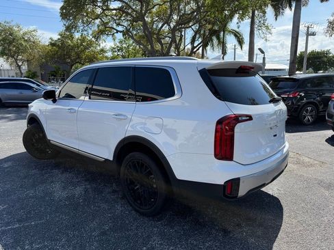 Used 2023 Kia Telluride S image 2
