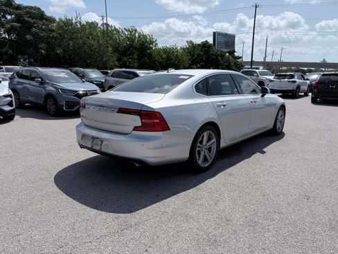 Used 2018 Volvo S90 T5 Momentum w/ Convenience Package FWD image 6
