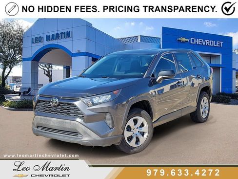 Used 2022 Toyota RAV4 LE FWD image 1