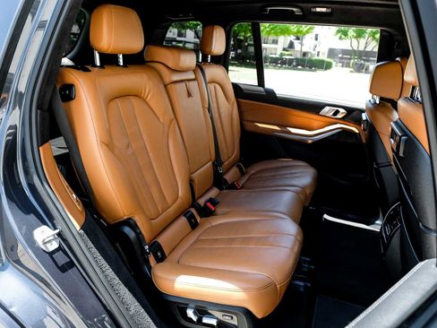 Used 2022 BMW X7 xDrive40i w/ Premium Package AWD/4WD image 36