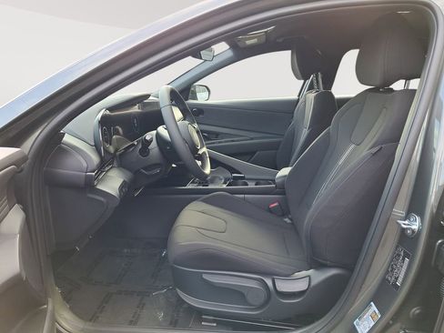 New 2025 Hyundai Elantra SEL image 12