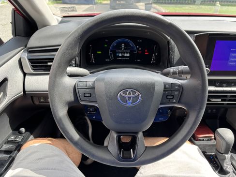 Used 2025 Toyota Camry LE w/ Convenience Package FWD image 18