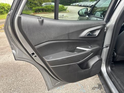 Used 2025 Chevrolet Trax LT w/ LT Convenience Package FWD image 20