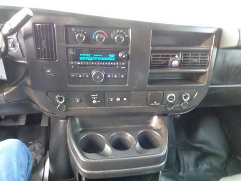 Used 2015 GMC Savana 3500 image 17