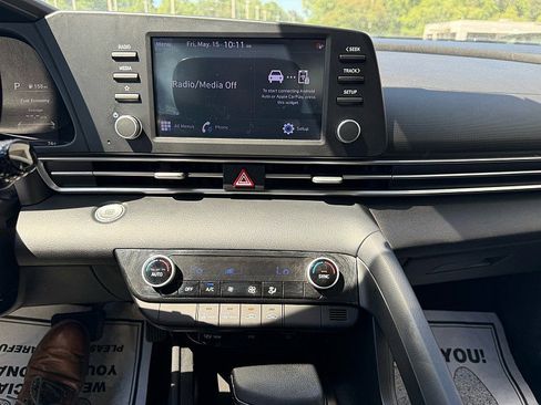 Used 2022 Hyundai Elantra SEL FWD image 17