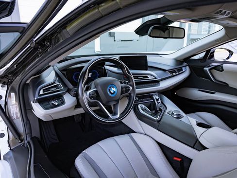 Used 2017 BMW i8 image 18