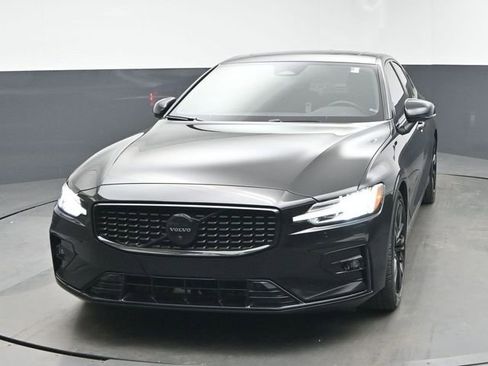 Used 2023 Volvo S60 B5 Plus w/ Climate Package AWD/4WD image 3