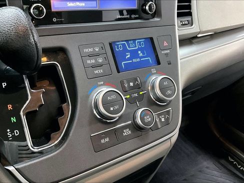 Used 2020 Toyota Sienna LE w/ LE Preferred Package AWD/4WD image 15