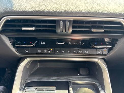 Used 2024 MAZDA CX-90 Plug-In Hybrid w/ Premium Pkg AWD/4WD image 32